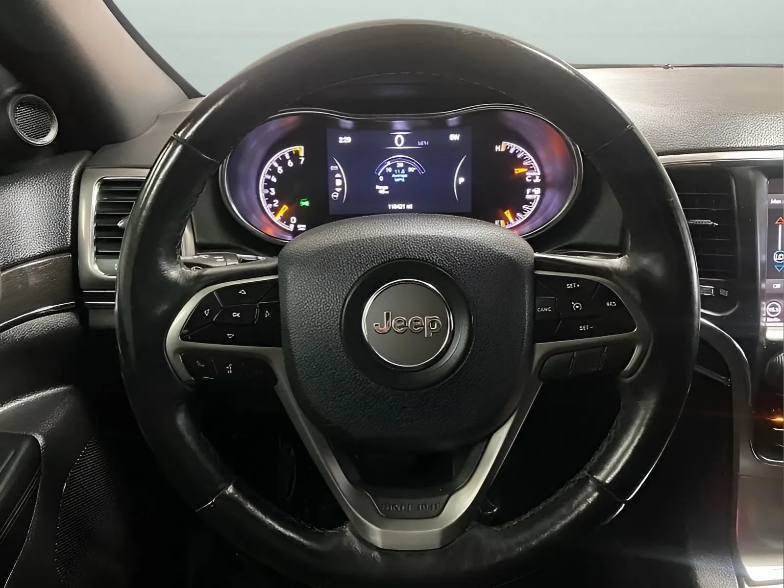 Used 2018 Jeep Grand Cherokee Limited RWD image 17
