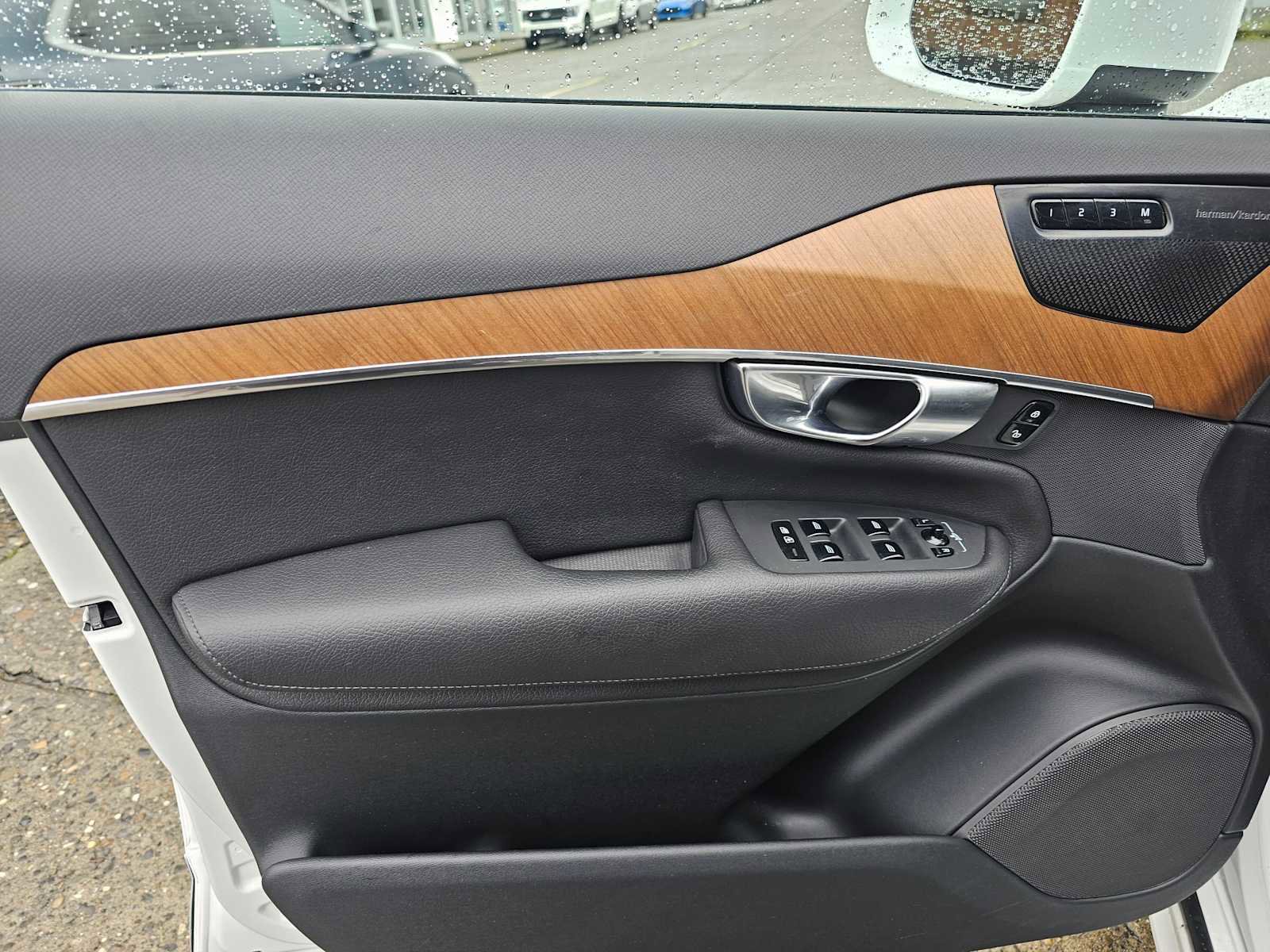 Used 2022 Volvo XC90 T6 Momentum w/ Advanced Package AWD/4WD image 24