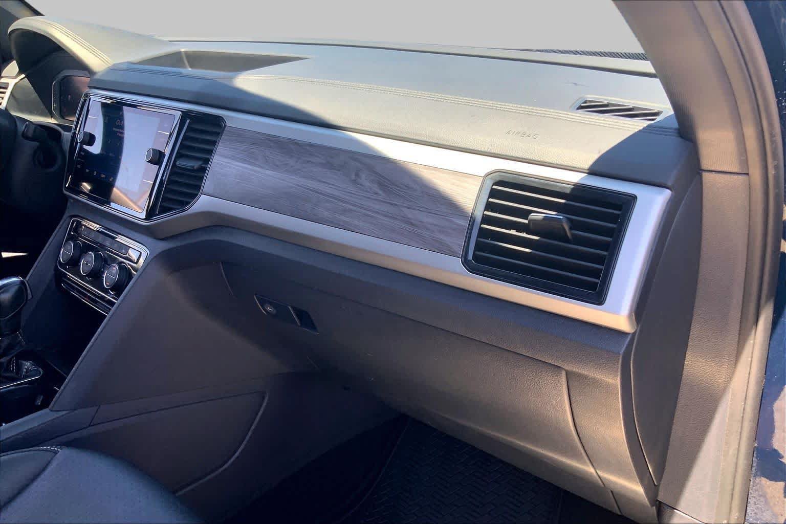 Used 2023 Volkswagen Atlas Cross Sport SE w/ Panoramic Sunroof Package FWD image 19