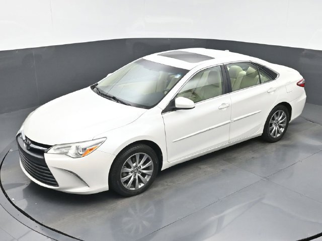 Used 2017 Toyota Camry XLE w/ Moonroof Package FWD image 29