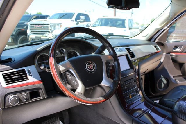 Used 2014 Cadillac Escalade Premium RWD image 16