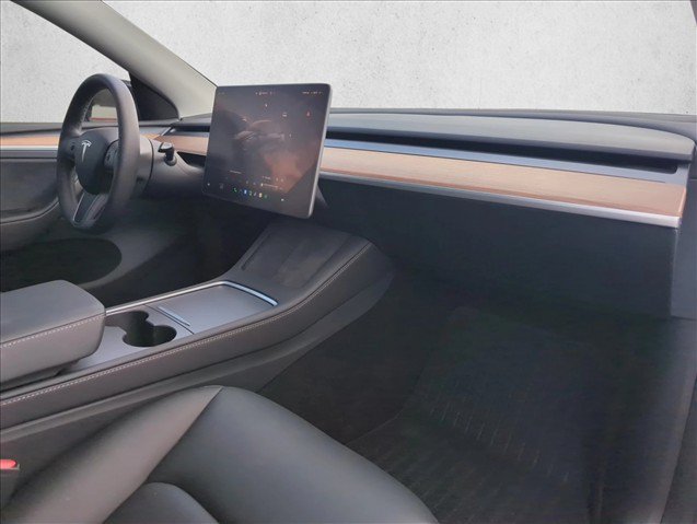 Used 2025 Tesla Model Y Long Range RWD image 29