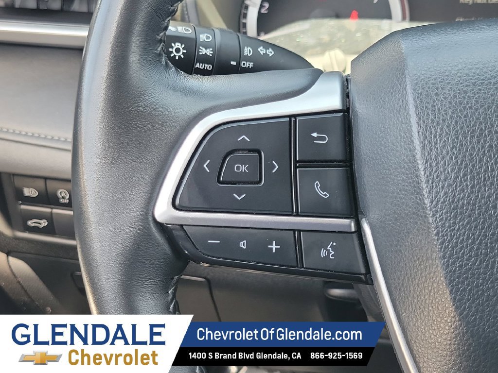 Used 2024 Toyota Highlander LE AWD/4WD image 30