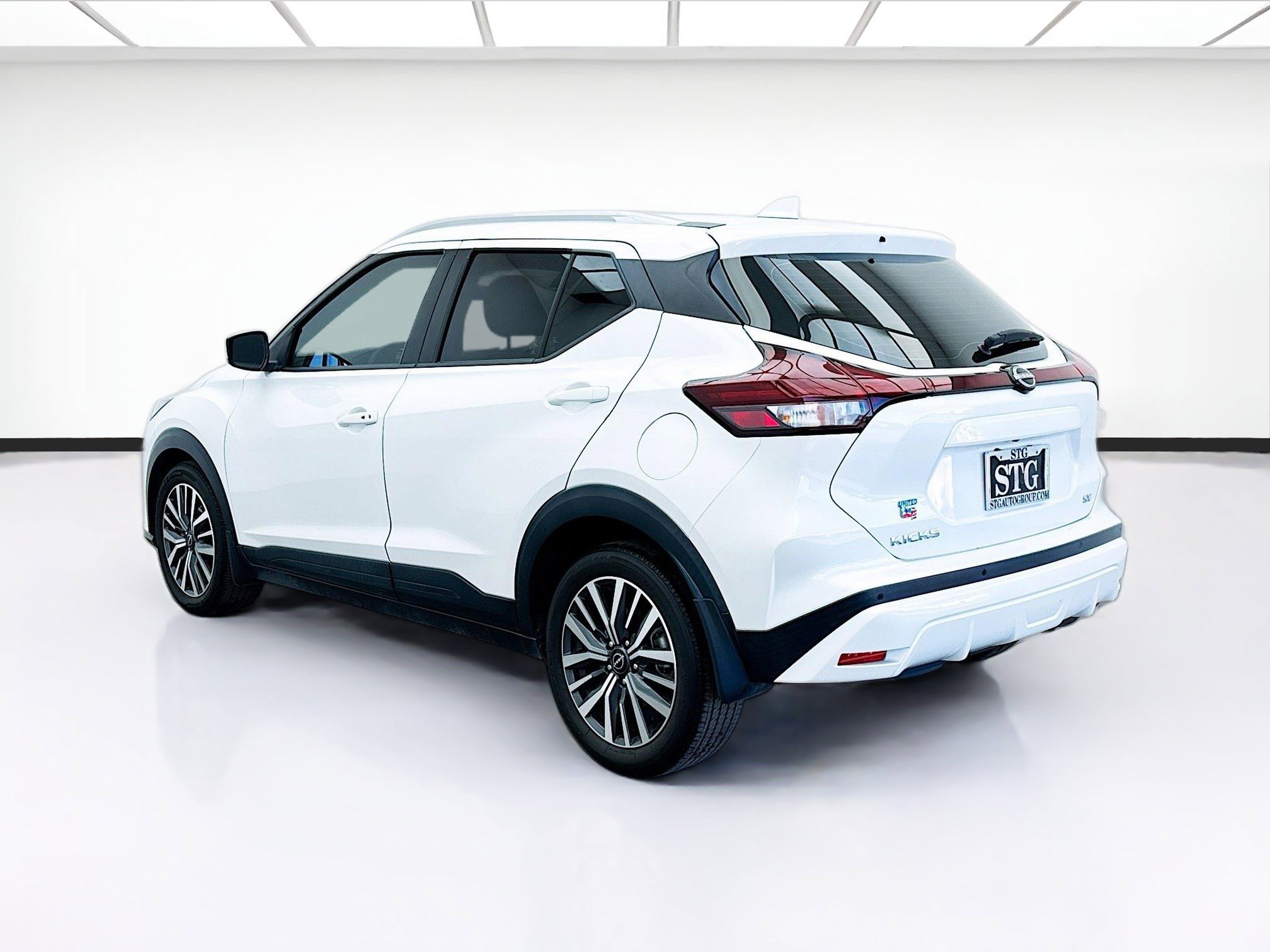Used 2023 Nissan Kicks SV image 6