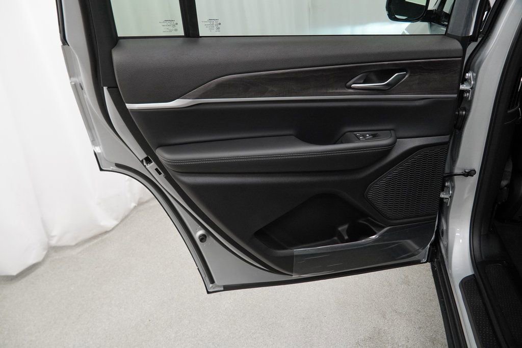 New 2025 Jeep Grand Cherokee L Limited image 31