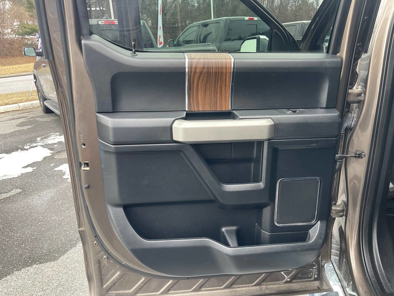 Used 2017 Ford F150 Lariat image 25