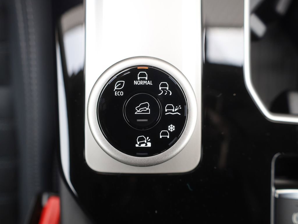 New 2025 Mitsubishi Outlander SE image 24