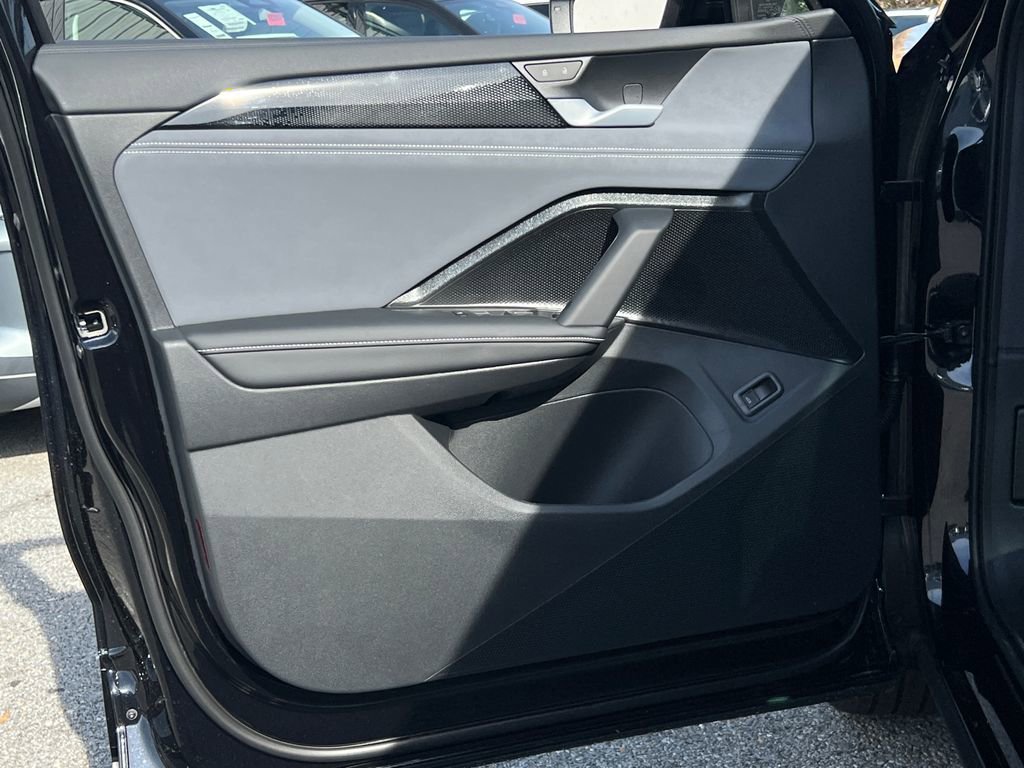 New 2026 Volkswagen Tiguan SE R-Line image 17