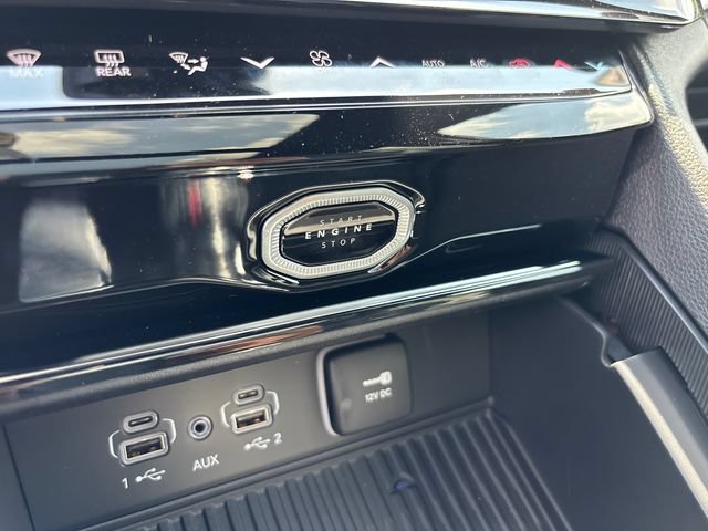 New 2026 Jeep Grand Cherokee Limited w/ Luxury Tech Group II AWD/4WD image 18