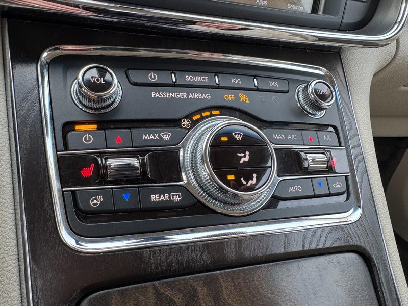 Used 2017 Lincoln Continental Select w/ Climate Package image 17