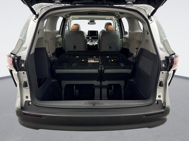 Used 2023 Toyota Sienna XLE image 23