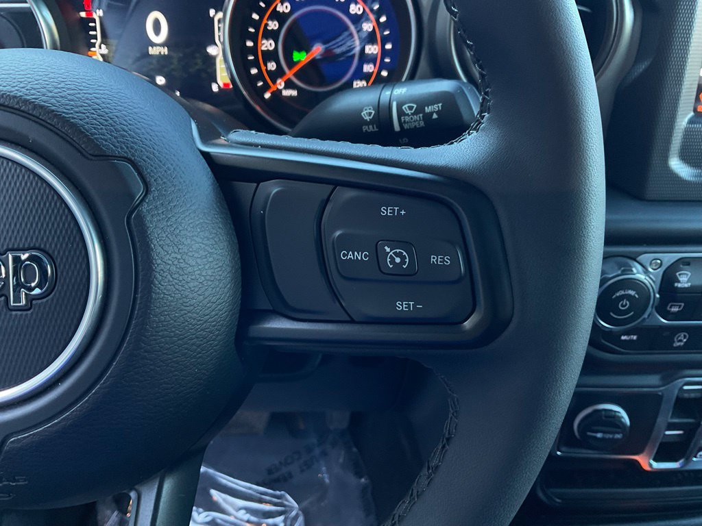 Used 2023 Jeep Gladiator Sport AWD/4WD image 12