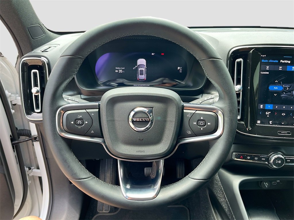 Used 2023 Volvo XC40 Recharge Ultimate image 11