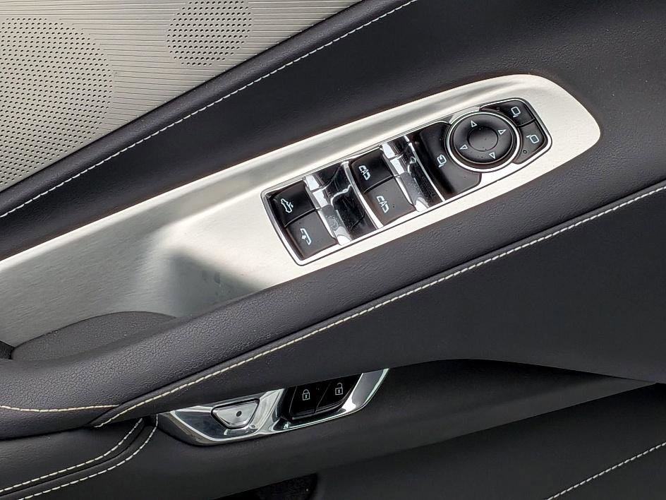 Used 2024 Chevrolet Corvette Stingray Preferred Conv w/ 2LT image 13