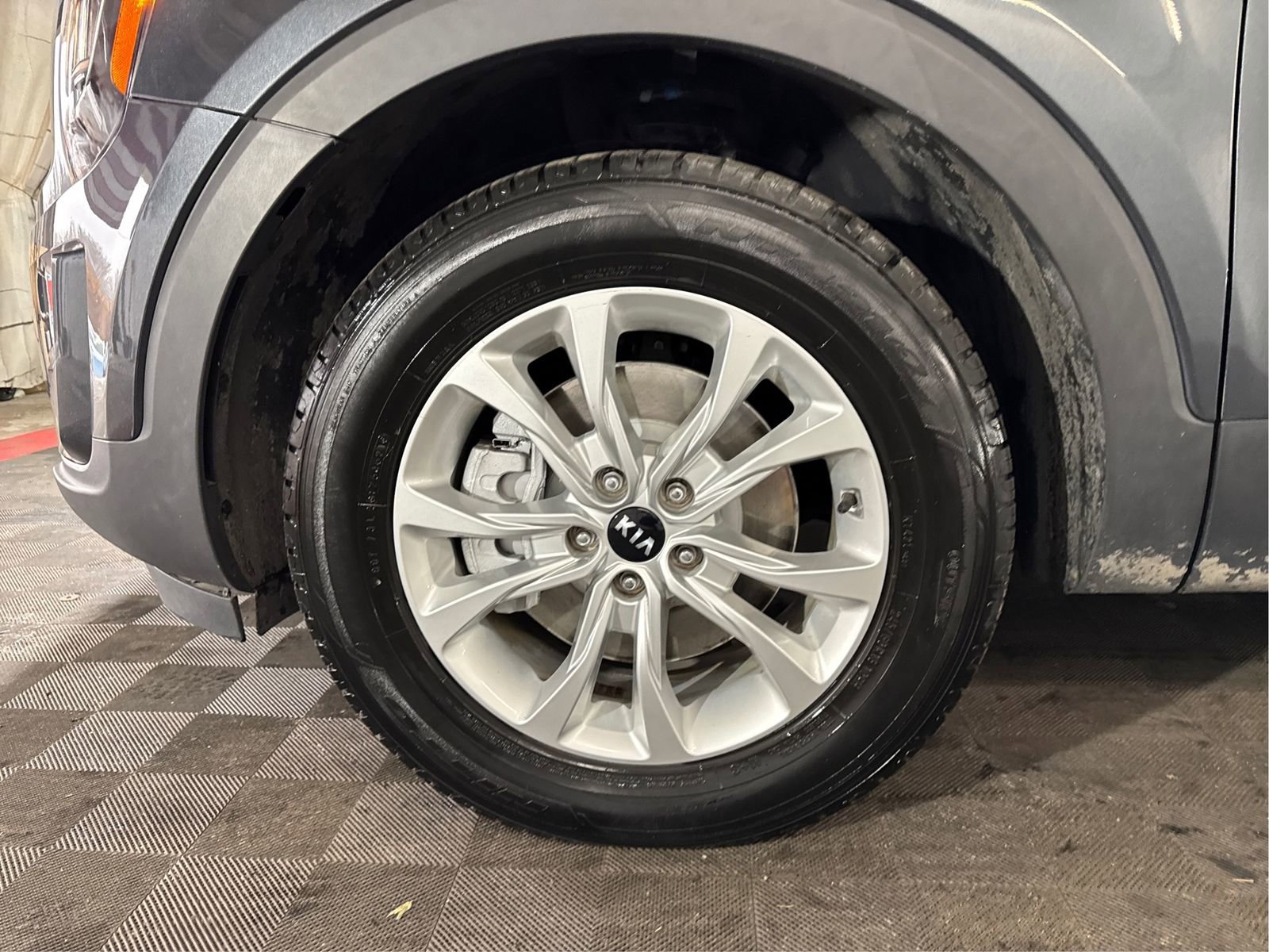 Used 2020 Kia Telluride LX image 17