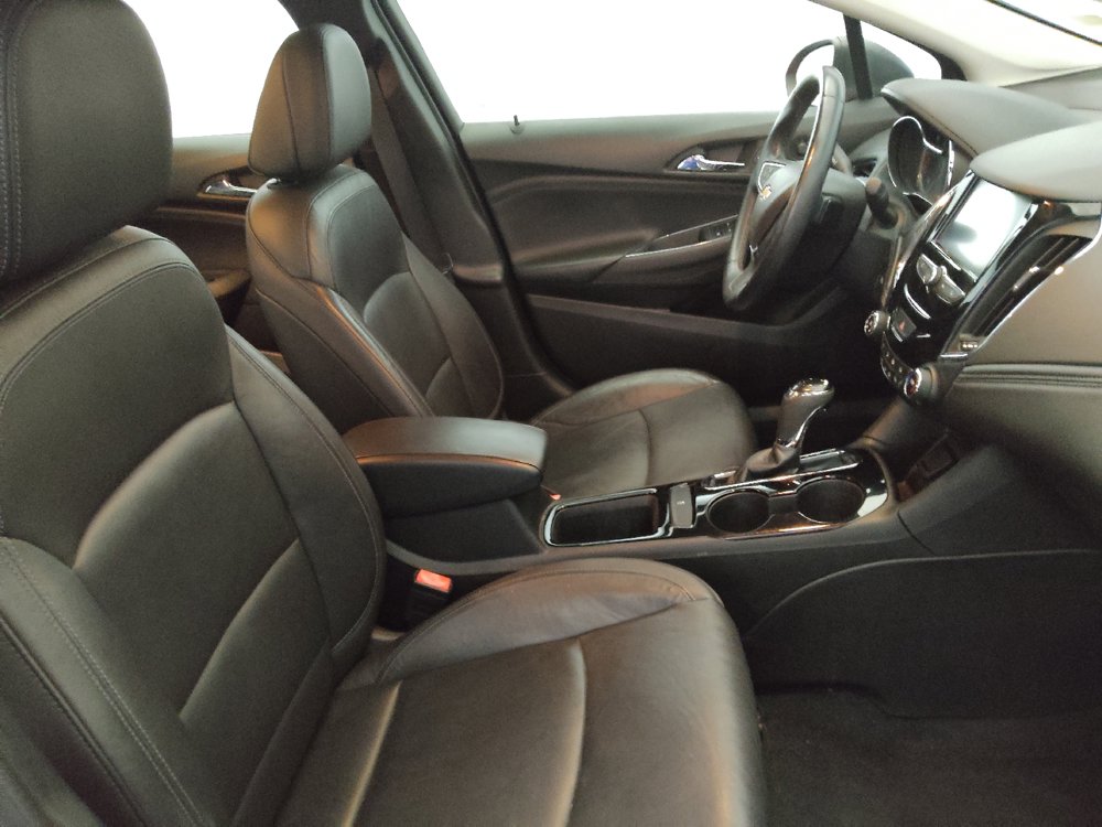 Used 2018 Chevrolet Cruze Premier FWD image 21