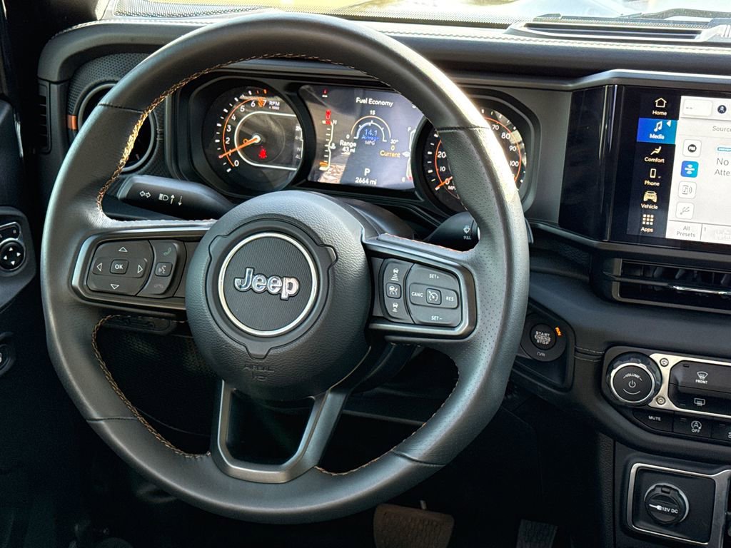 Used 2025 Jeep Gladiator Mojave image 14