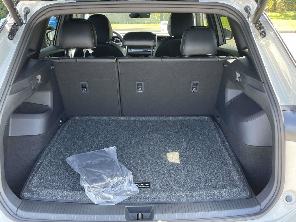 New 2026 Volkswagen Tiguan SE R-Line FWD image 14