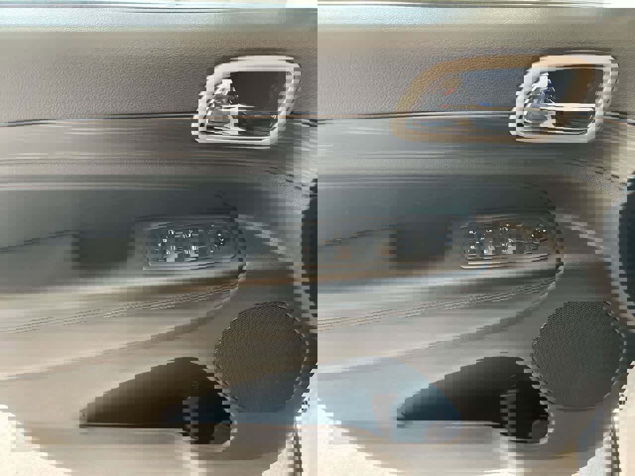 Used 2020 Jeep Grand Cherokee Laredo image 13