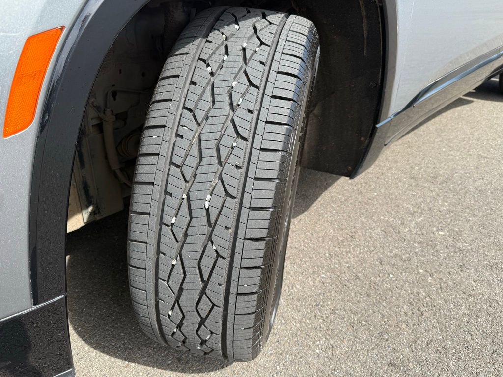 Used 2023 Chevrolet Traverse Premier w/ Redline Edition image 32