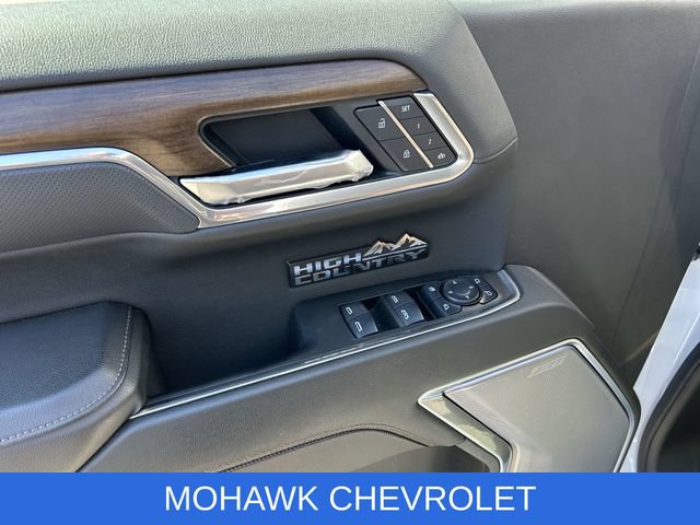 Used 2025 Chevrolet Silverado 1500 High Country w/ Technology Package AWD/4WD image 24
