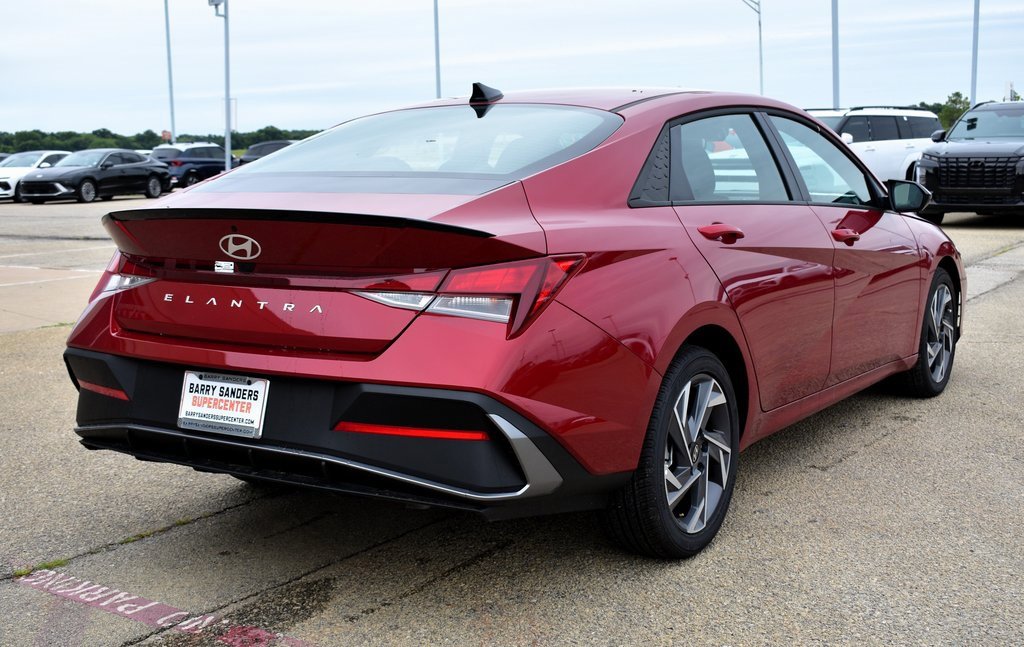 New 2025 Hyundai Elantra Sport image 3