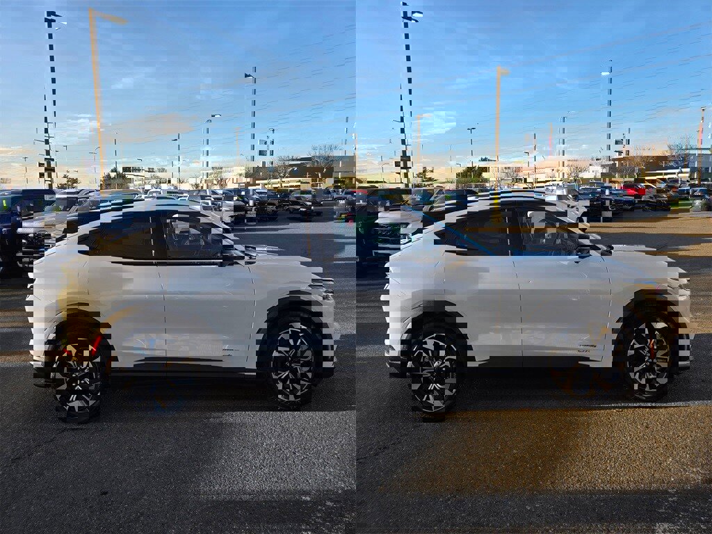 Used 2025 Ford Mustang Mach-E Select w/ Comfort Package Lite image 4