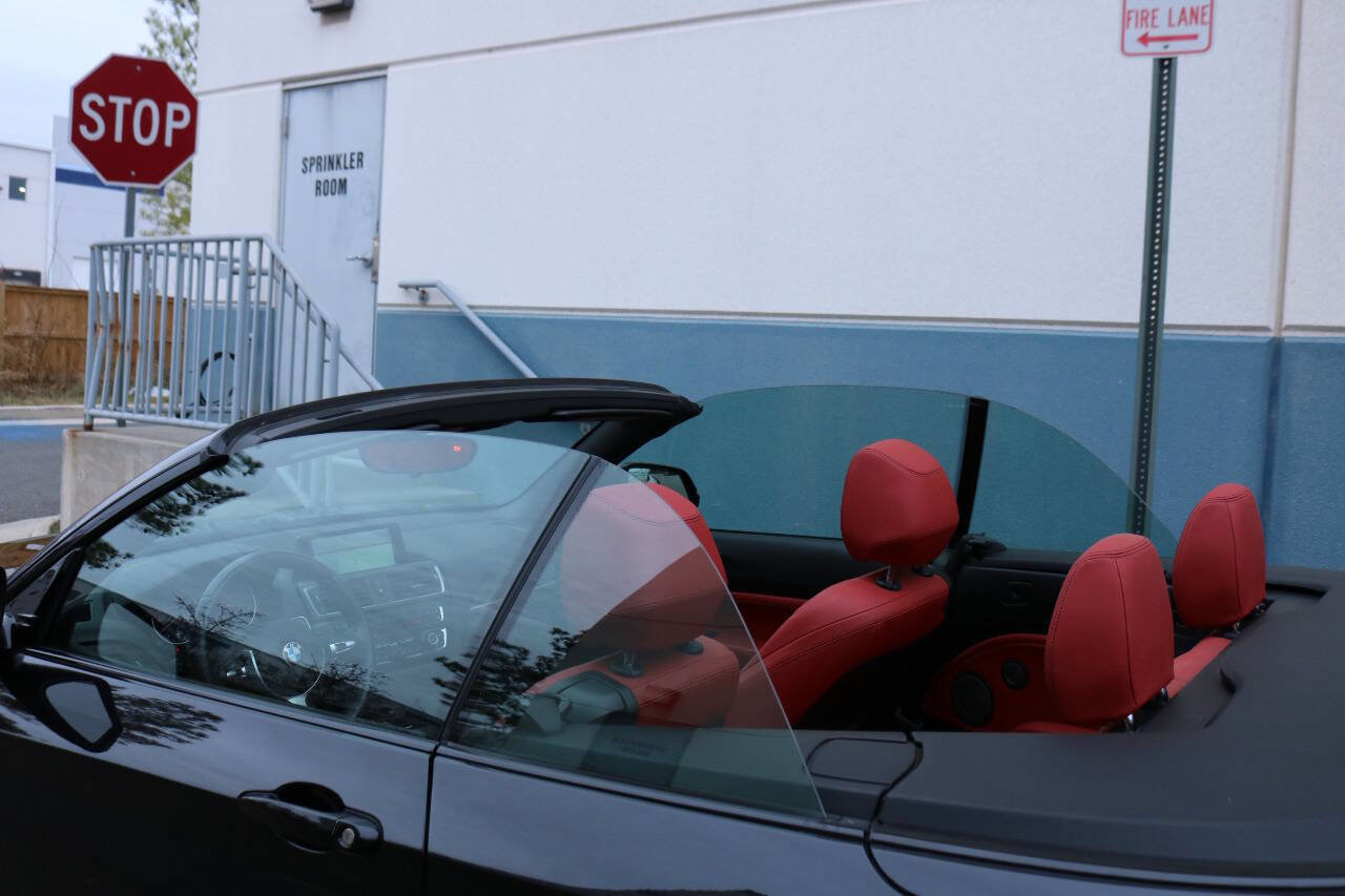 Used 2016 BMW M235i Convertible image 17