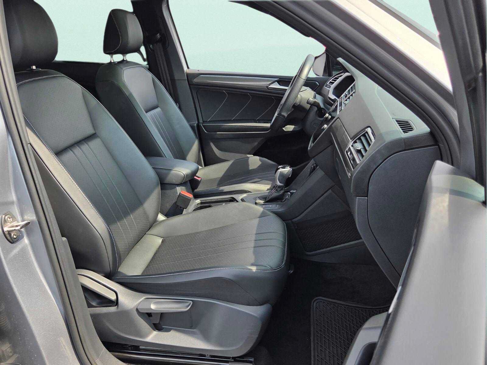 Used 2024 Volkswagen Tiguan SE R-Line FWD image 23