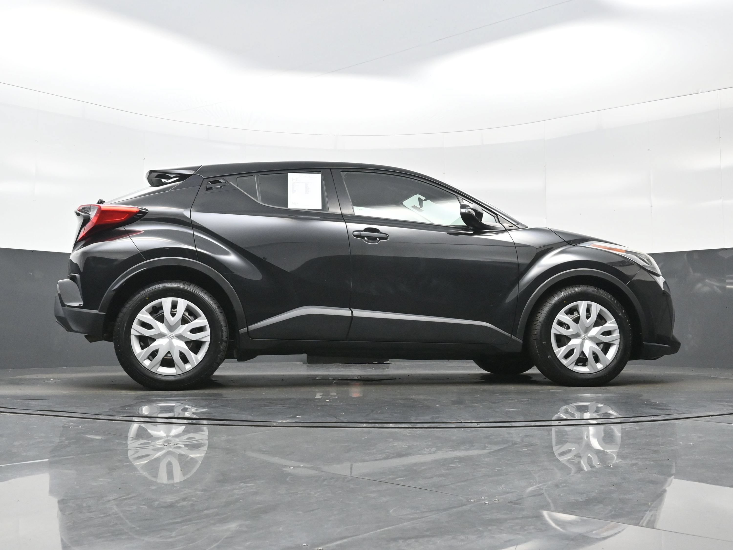 Used 2021 Toyota C-HR LE FWD image 31