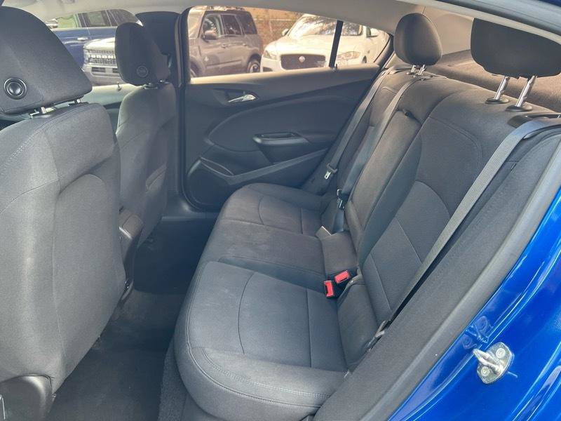 Used 2018 Chevrolet Cruze LT w/ Convenience Package FWD image 9