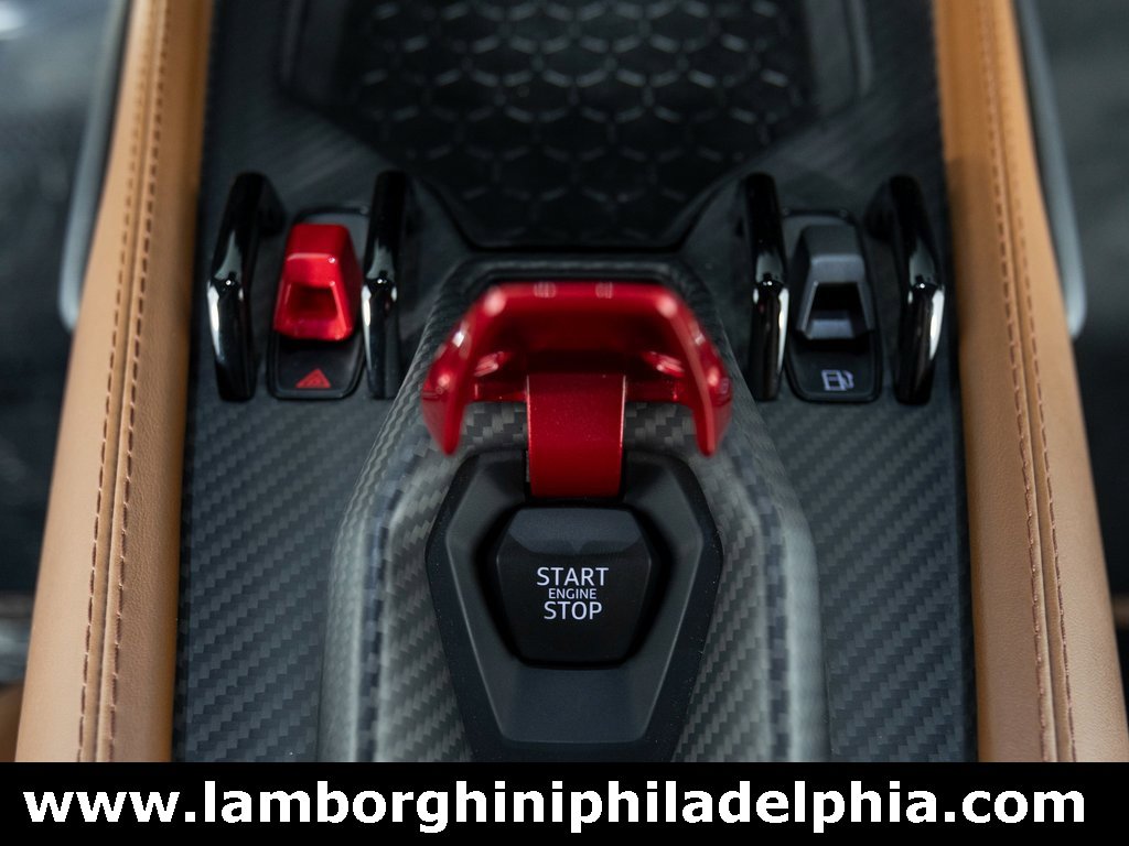 Used 2024 Lamborghini Revuelto image 25