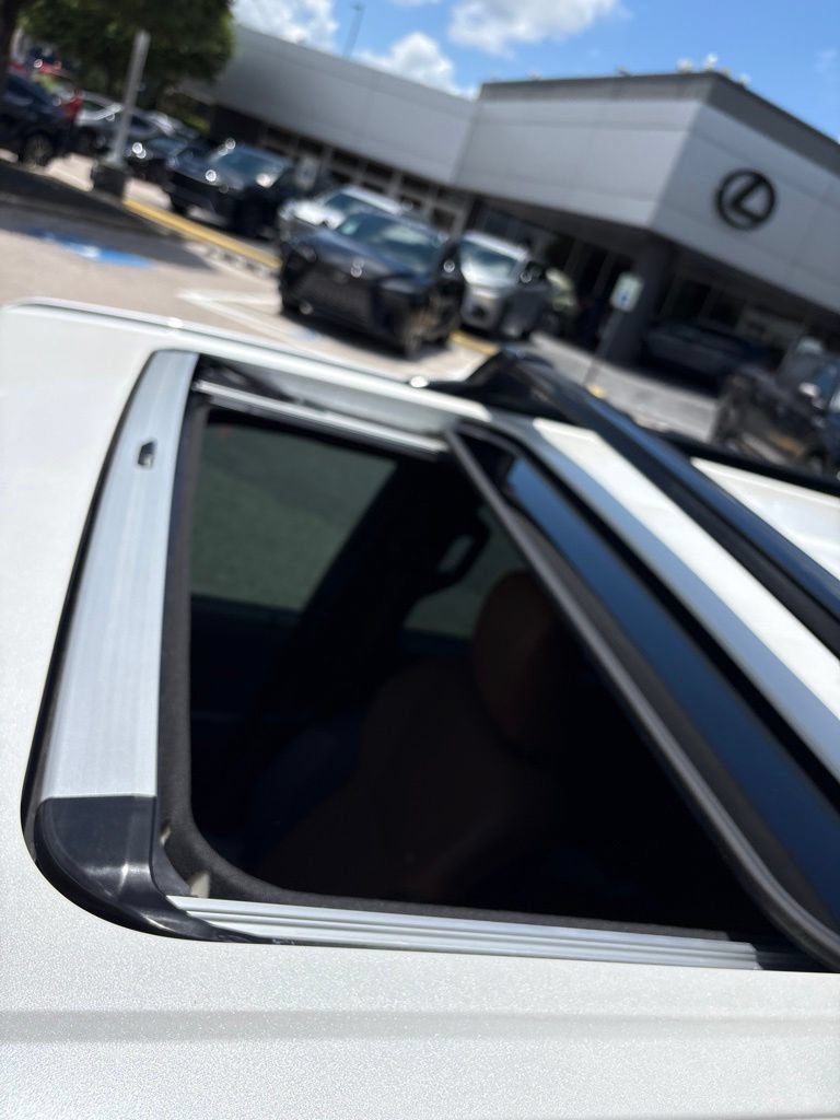 Used 2024 Lexus GX 550 w/ Cold Area Package AWD/4WD image 10