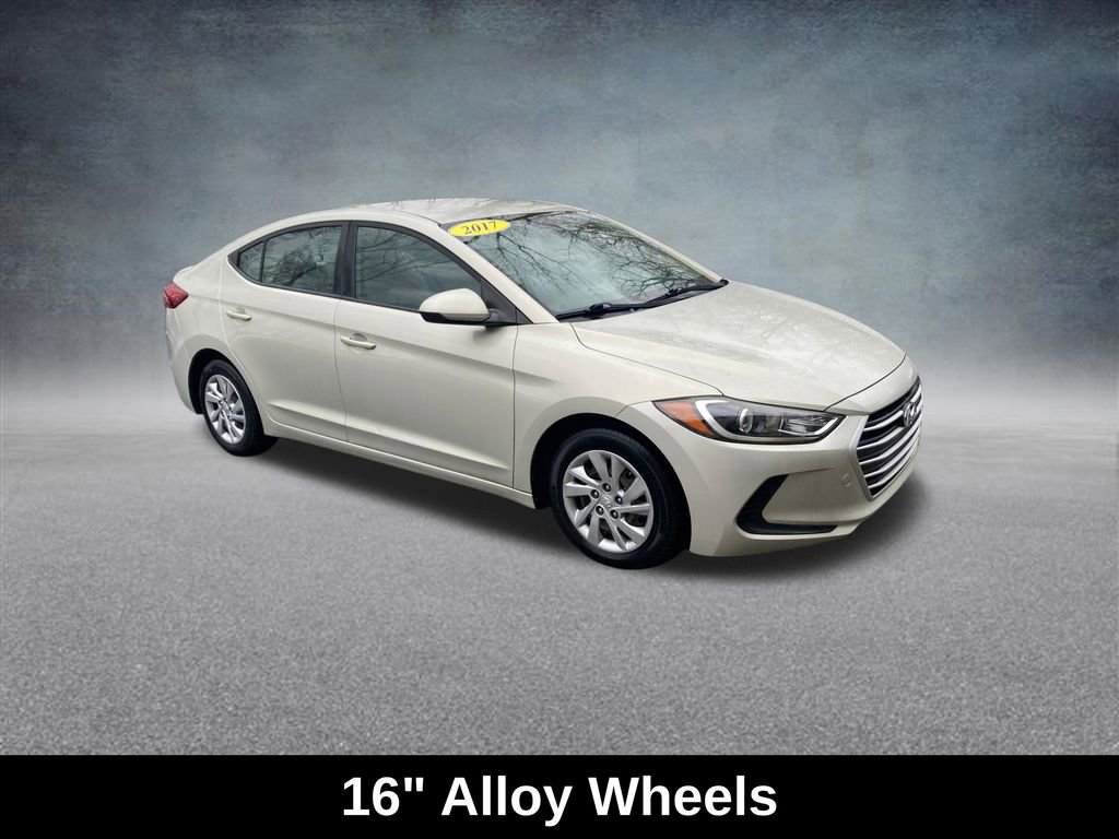 Used 2017 Hyundai Elantra SE w/ Cargo Package image 9