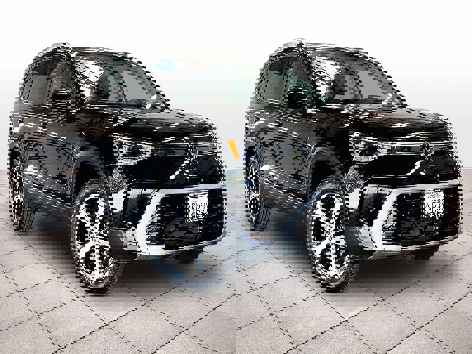 Used 2025 Volkswagen Taos SEL image 2