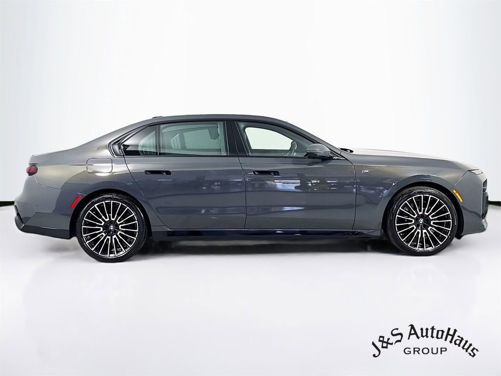 Used 2024 BMW 760i xDrive w/ Luxury Rear Seating Package AWD/4WD image 8