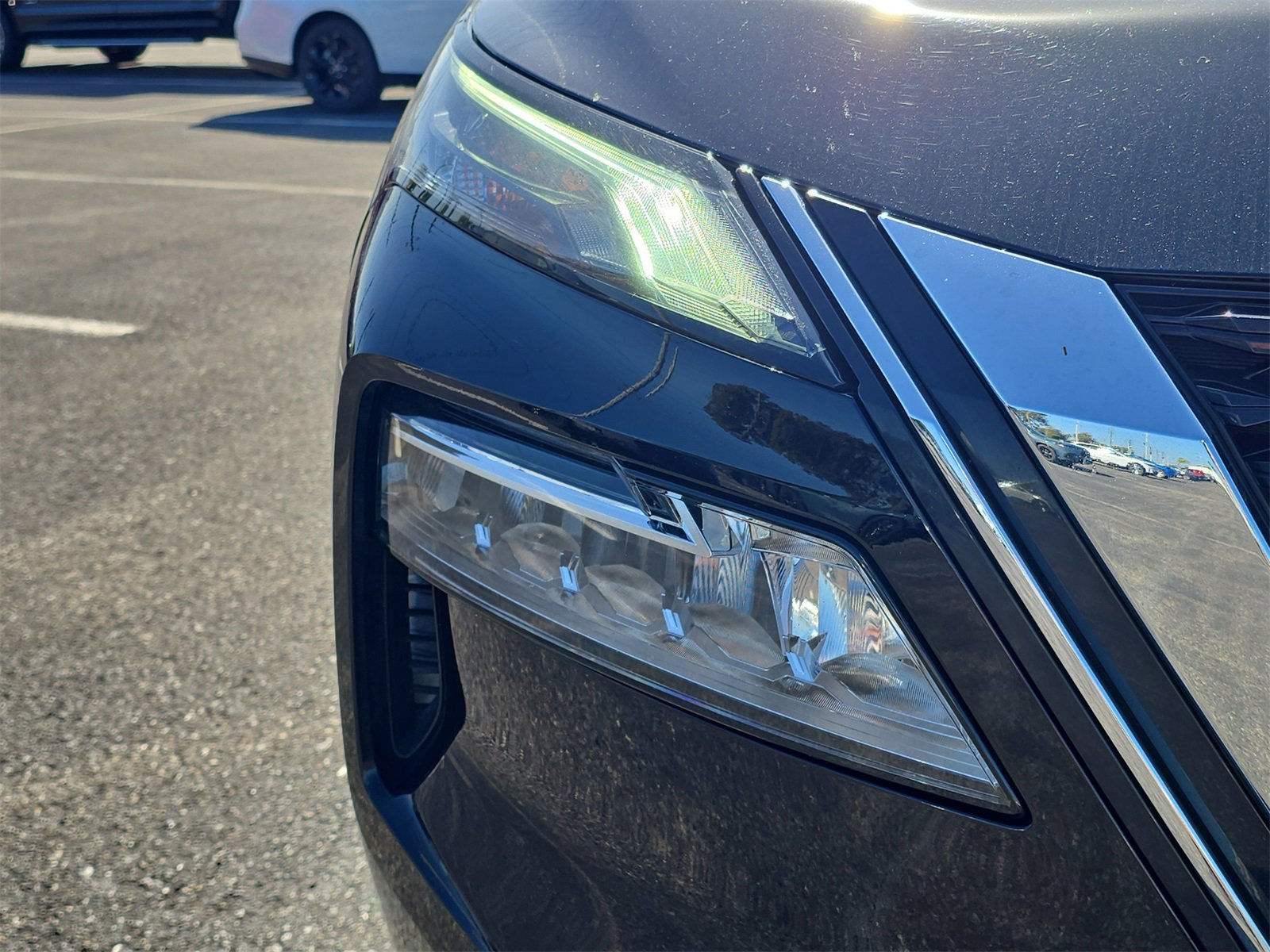 Used 2023 Nissan Rogue SV w/ SV Premium B Package image 7