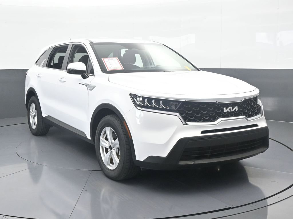 Used 2023 Kia Sorento LX image 9