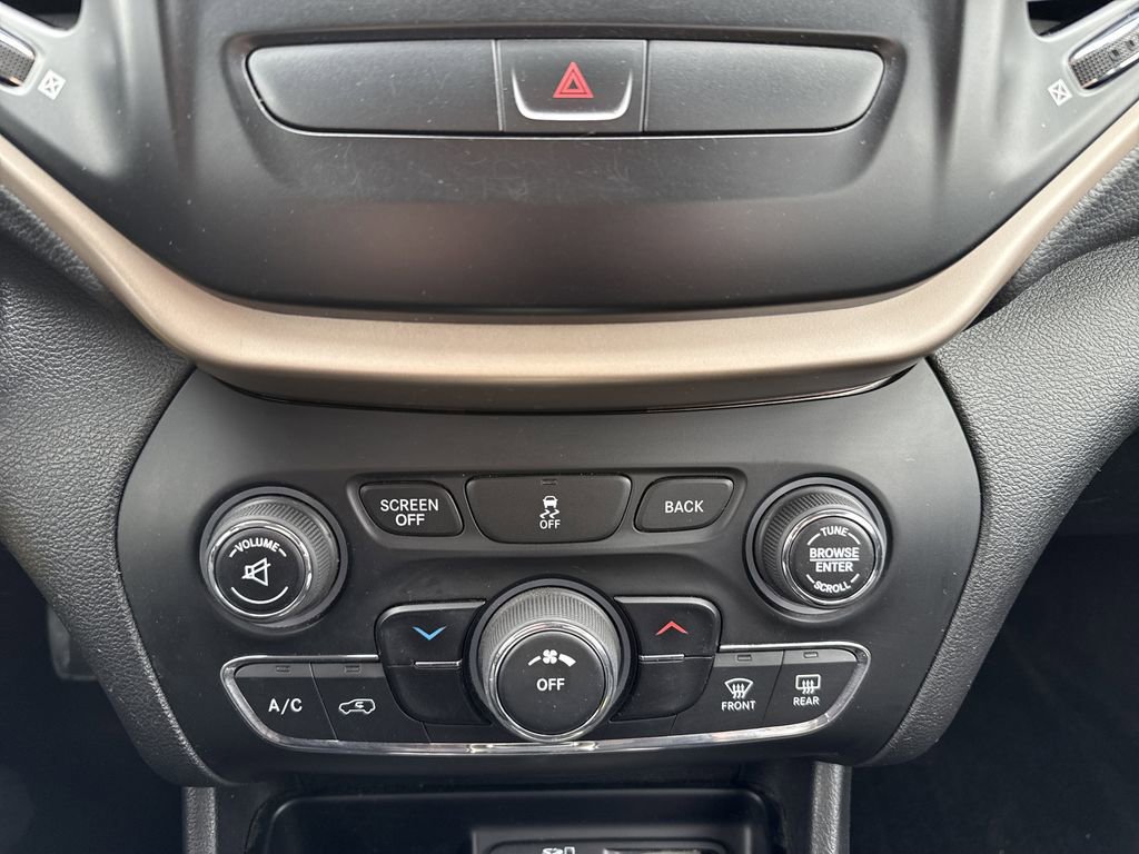 Used 2016 Jeep Cherokee Sport w/ Cold Weather Group AWD/4WD image 21