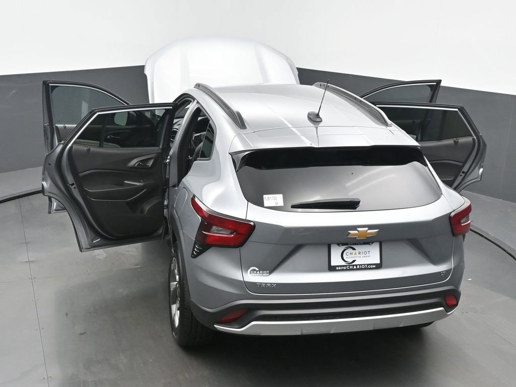 Used 2025 Chevrolet Trax LT w/ LT Convenience Package FWD image 62