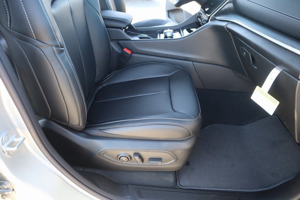 New 2025 Jeep Grand Cherokee Limited image 13