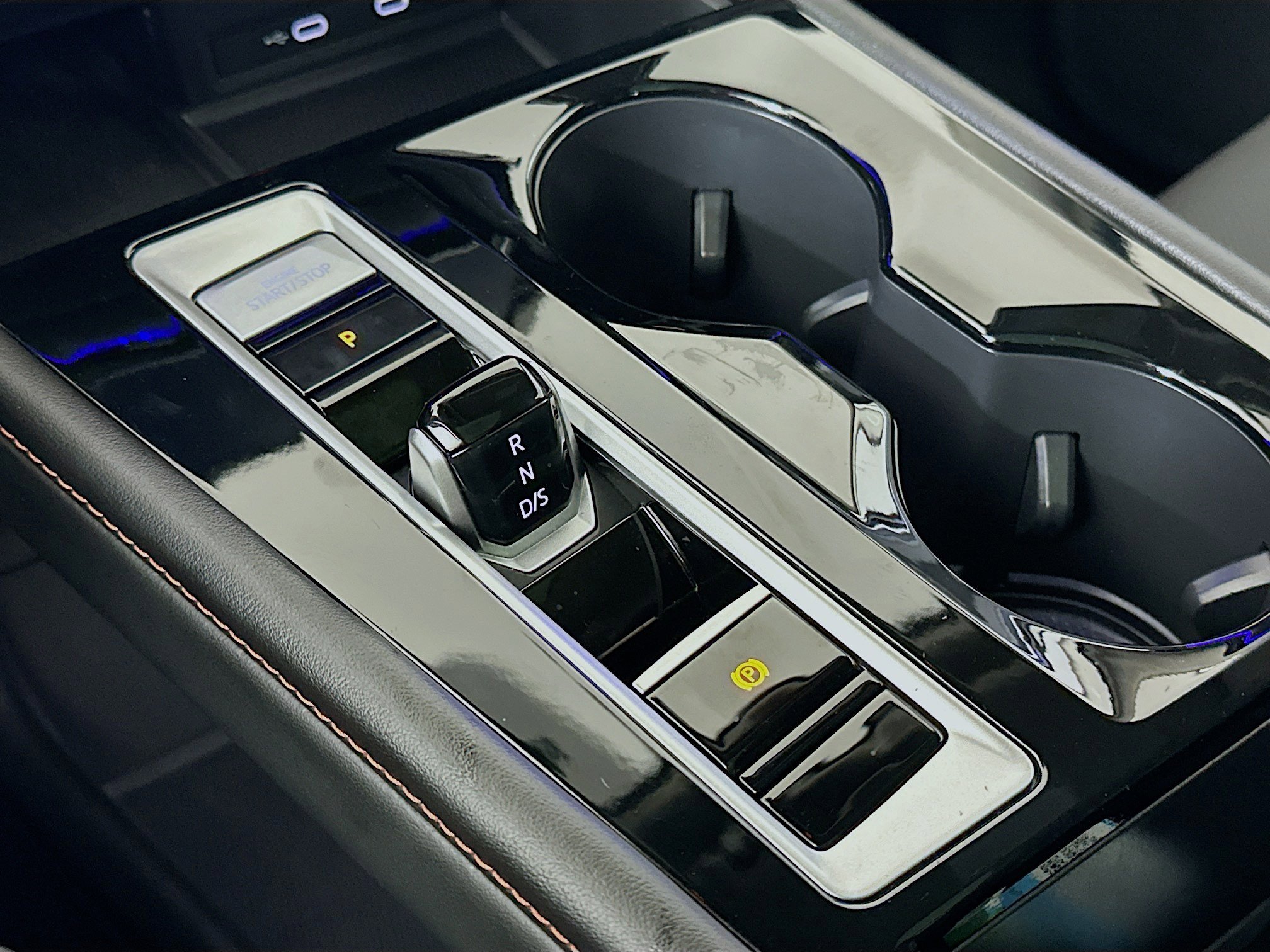 Used 2024 Volkswagen Atlas Peak Edition SE image 25