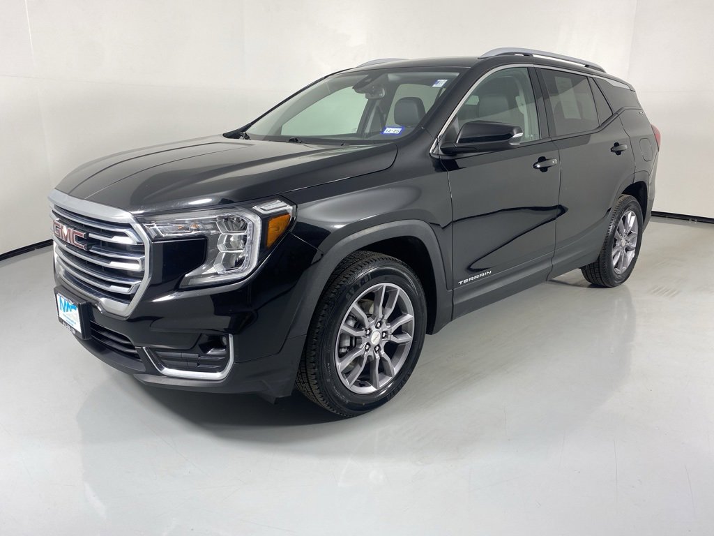 Used 2024 GMC Terrain SLT image 3