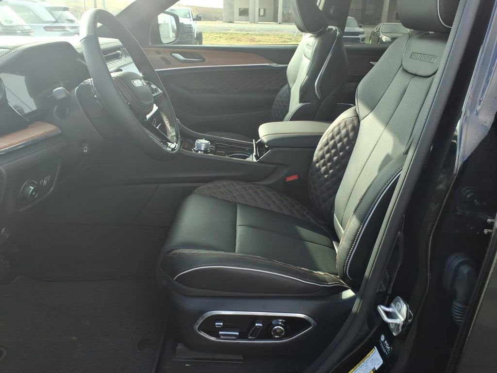 New 2026 Jeep Grand Cherokee Summit w/ Obsidian Package image 16