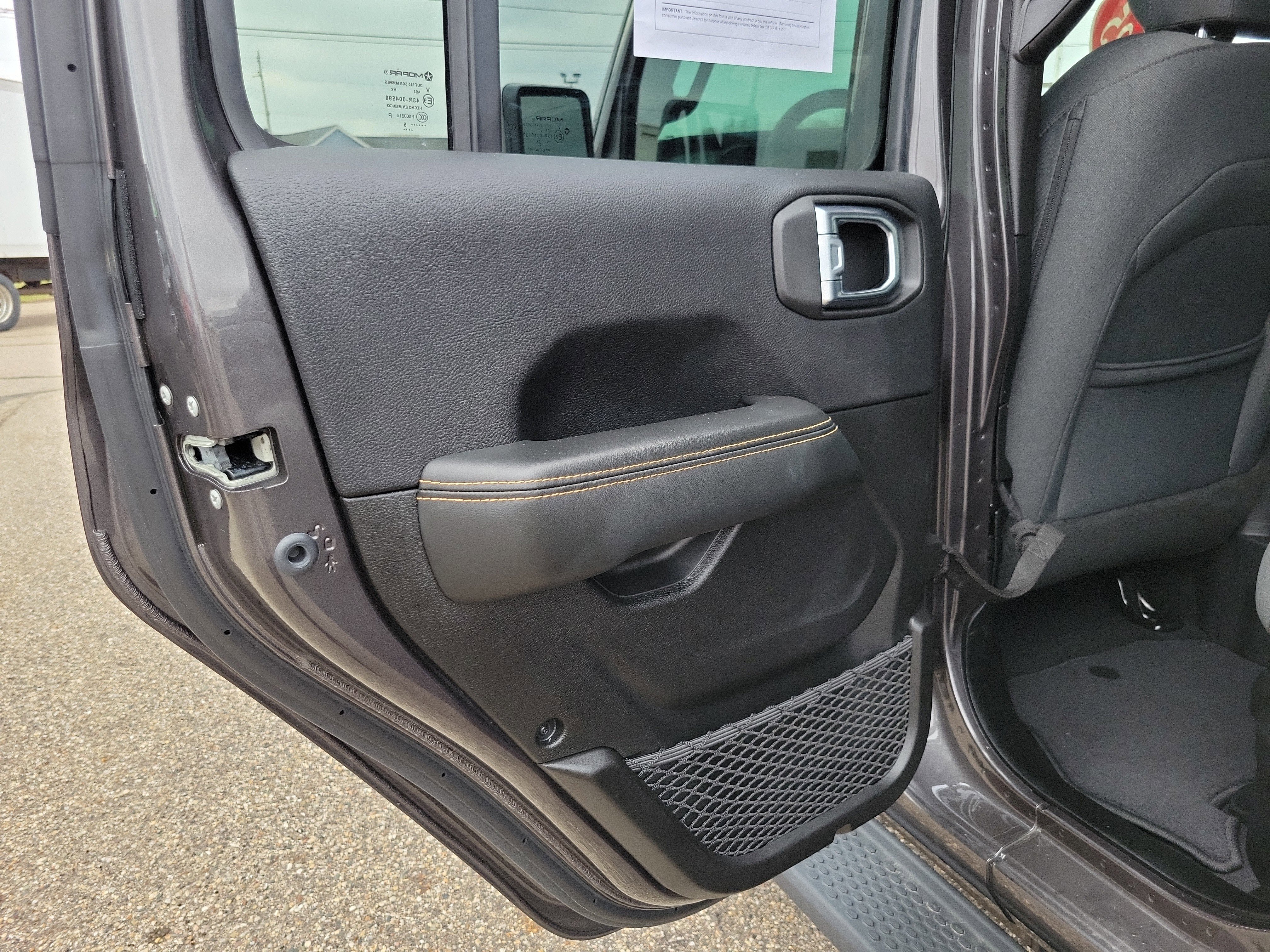 Used 2025 Jeep Wrangler Unlimited Sahara image 16