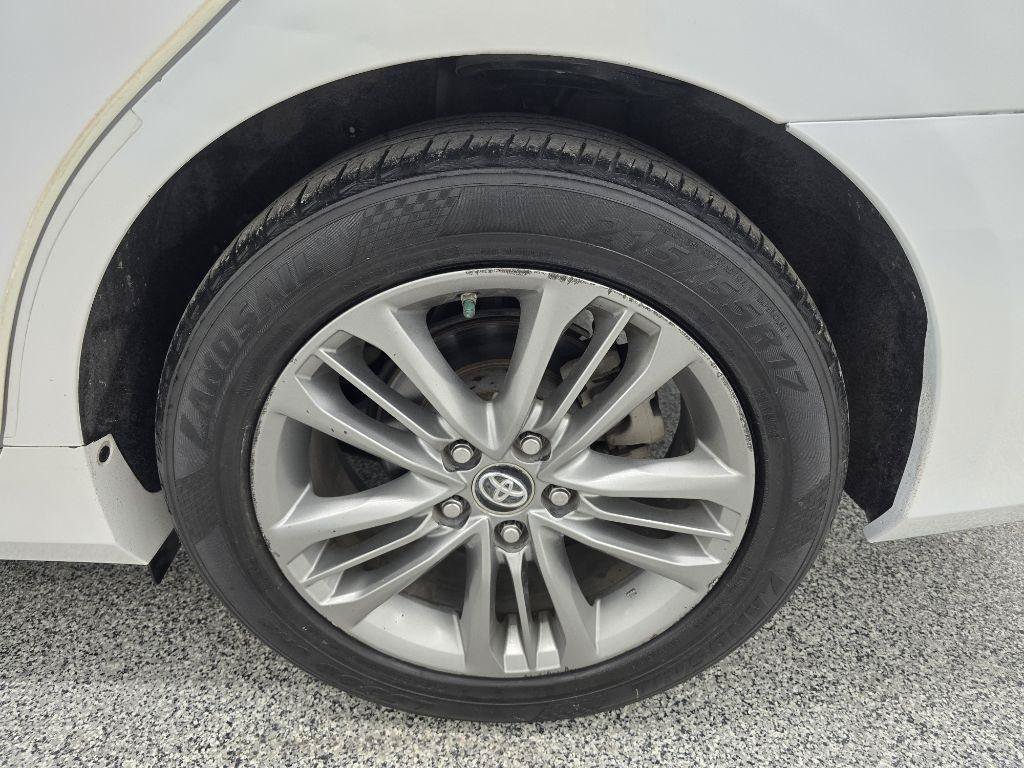 Used 2017 Toyota Camry SE w/ Moonroof Package FWD image 31