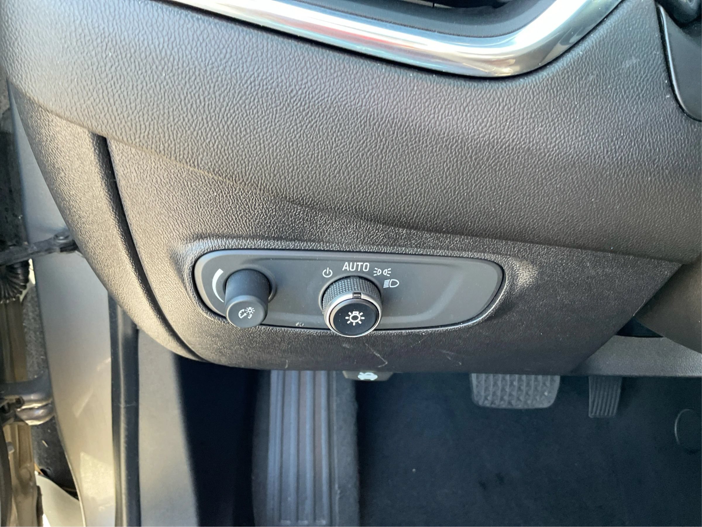 Used 2018 Chevrolet Equinox LT FWD image 17