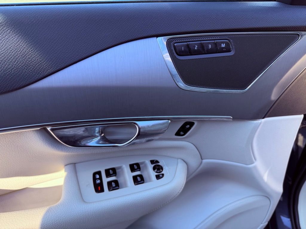 Used 2022 Volvo XC90 T5 Momentum w/ Climate Package image 21