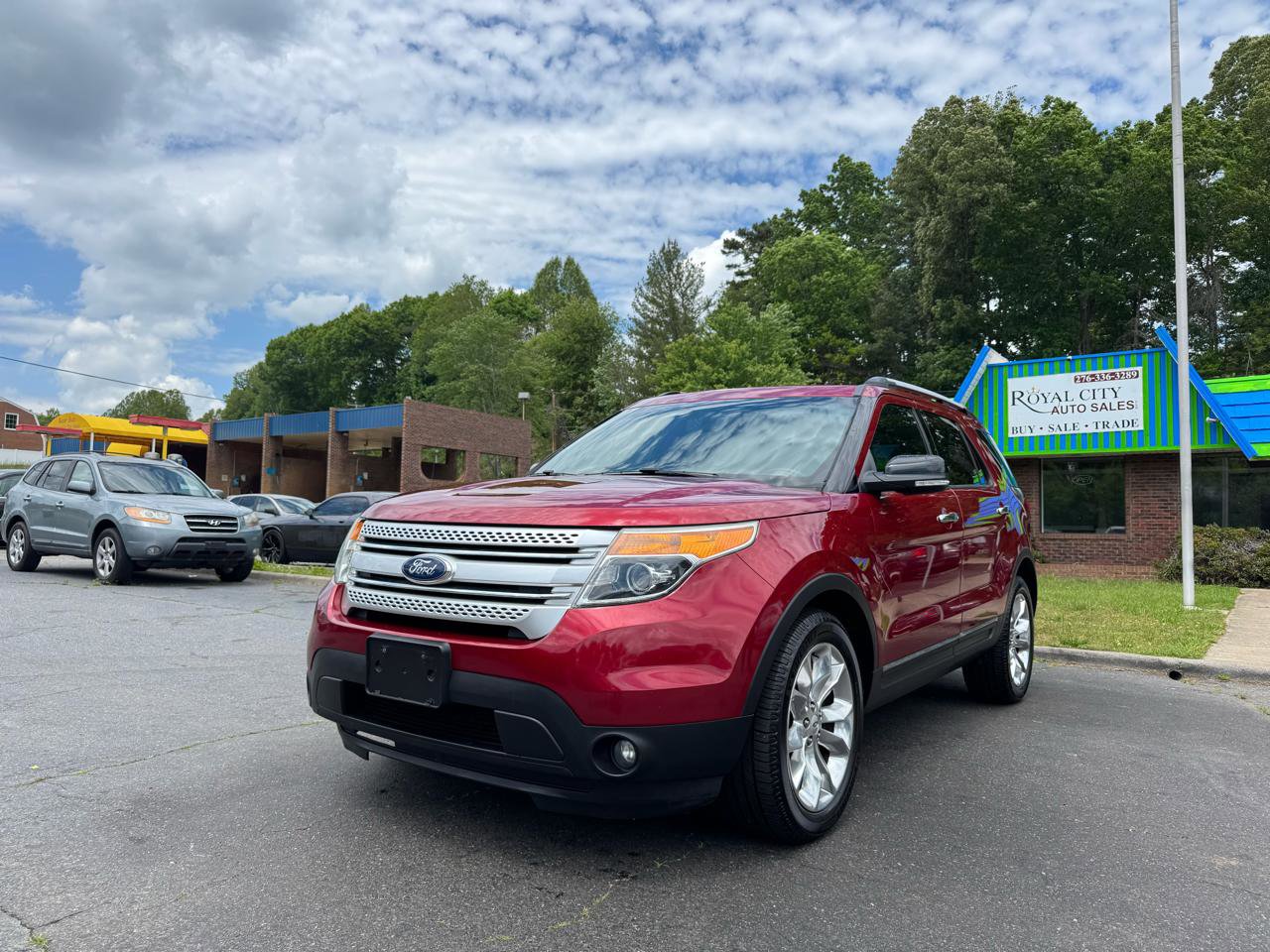Used 2015 Ford Explorer XLT w/ Equipment Group 202B AWD/4WD image 1