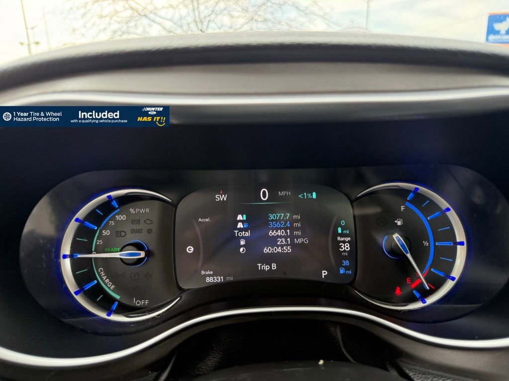 Used 2019 Chrysler Pacifica Limited w/ Advanced Safetytec Group FWD image 13
